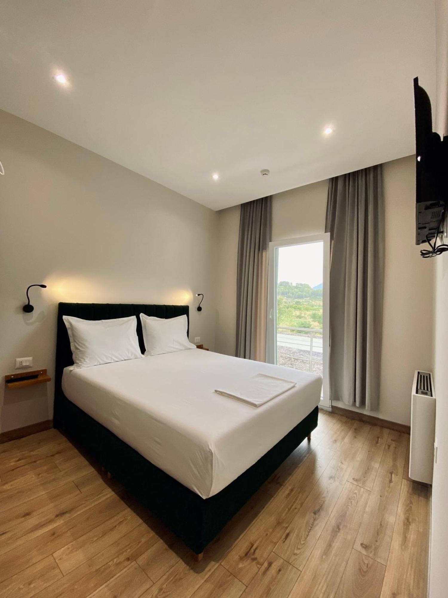 Merly Hotel Përmet Esterno foto